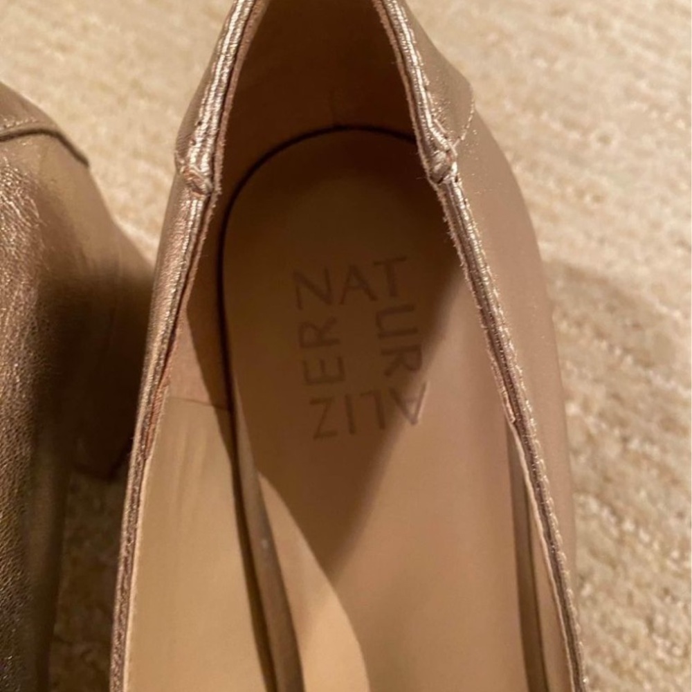New Naturalizer gold pump, size 9, office, night out, holiday party - Picture 3 of 9